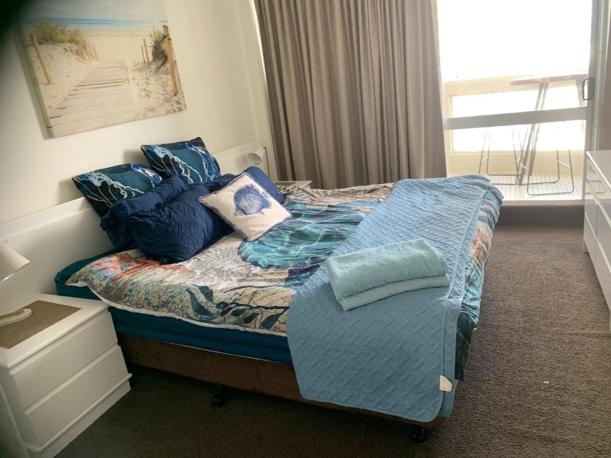 Apartment Oceanfront Unique Sleeps 14 Hear Waves And Enjoy Lorikeets On Balcony *